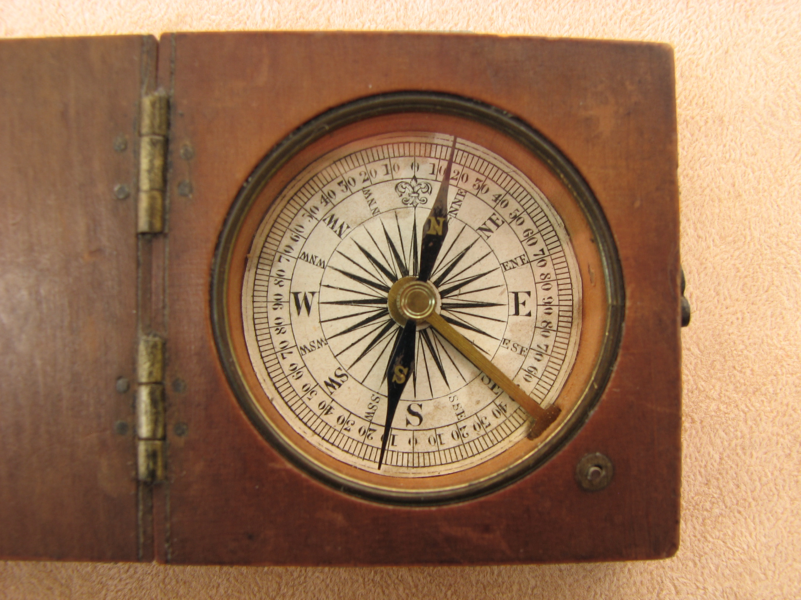 Mid 19th century mahogany cased pocket compass signed Lennie Edinburgh